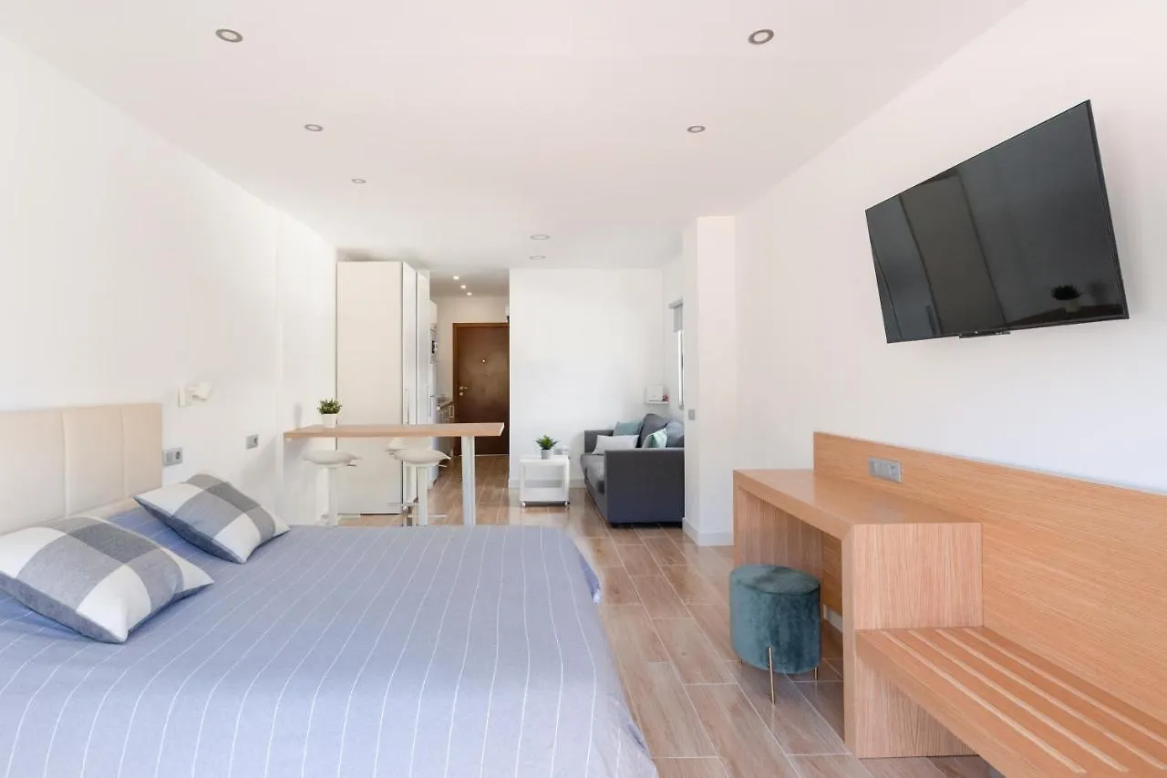 Apartment Palmeras Playa Studio: Pools, Beach, Sun & Shore Puerto de la Cruz